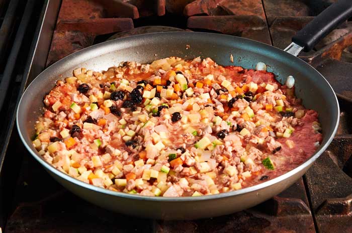 Cooking Chile en Nogada Filling