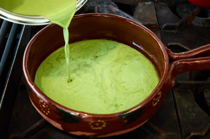 pouring-soup-base-into-broth