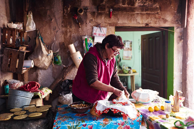 Tia Vicky Making Gorditas Encarceladas