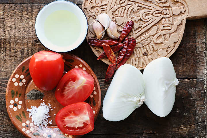 Ingredients to Make Salsa Taquera
